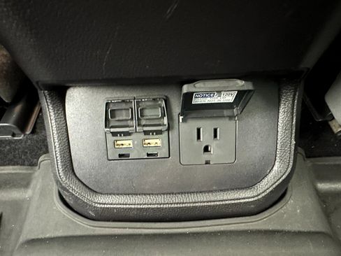 Used 2020 Toyota Highlander Limited image 23