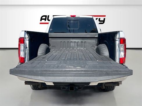 Used 2017 Ford F250 Lariat w/ Lariat Value Package image 26