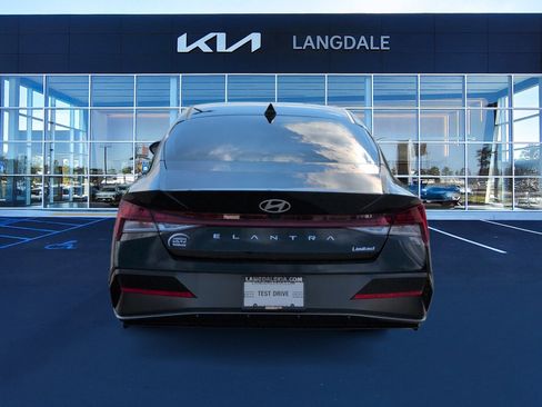 Used 2025 Hyundai Elantra Limited image 8