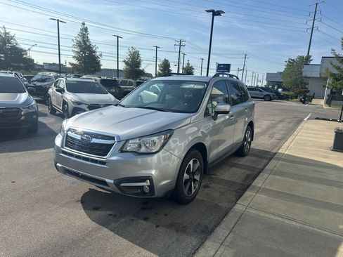 Used 2017 Subaru Forester 2.5i Limited AWD/4WD image 7