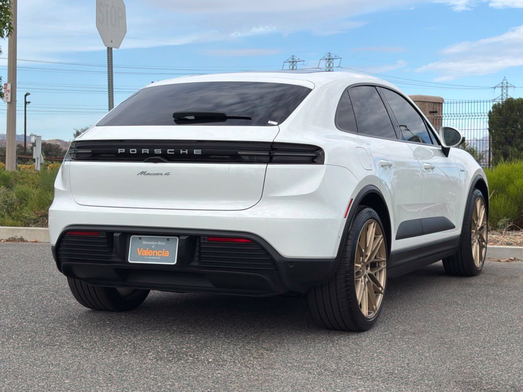 Used 2024 Porsche Macan 4 Electric AWD/4WD image 9