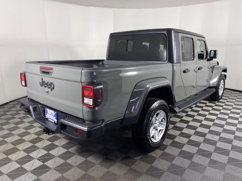 Used 2022 Jeep Gladiator Sport image 7