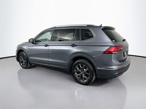 Certified 2022 Volkswagen Tiguan SE image 7