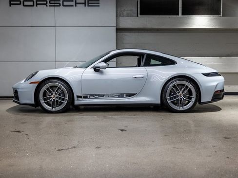 Used 2025 Porsche 911 Carrera image 2