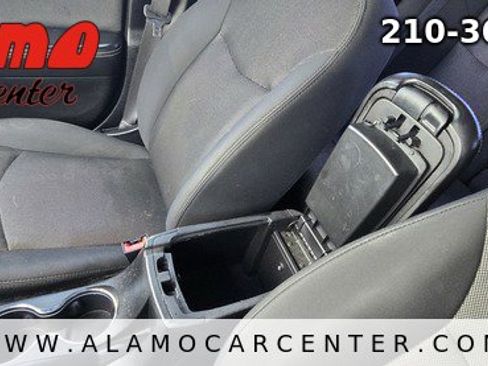 Used 2013 Dodge Avenger SE FWD image 37