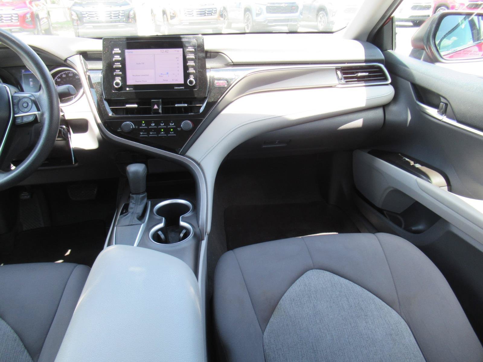 Used 2021 Toyota Camry LE FWD image 15