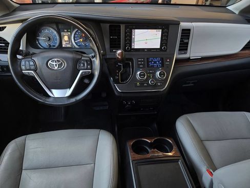 Used 2018 Toyota Sienna Limited Premium AWD/4WD image 18
