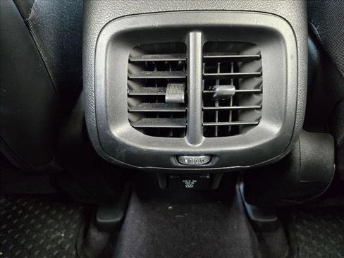 Used 2017 Jeep Cherokee Trailhawk image 14