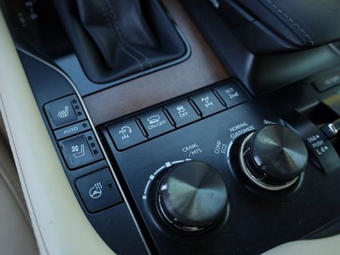 Used 2021 Lexus LX 570 4WD w/ 3rd Row & Luxury Pkg image 10