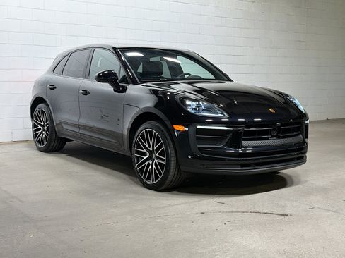 Certified 2026 Porsche Macan AWD/4WD image 6
