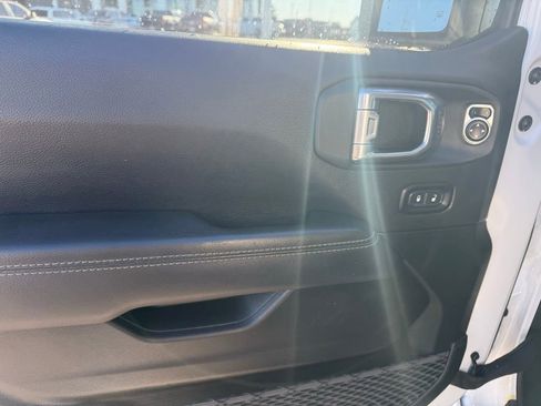 Used 2021 Jeep Gladiator Overland w/ Popular Equipment Package image 10