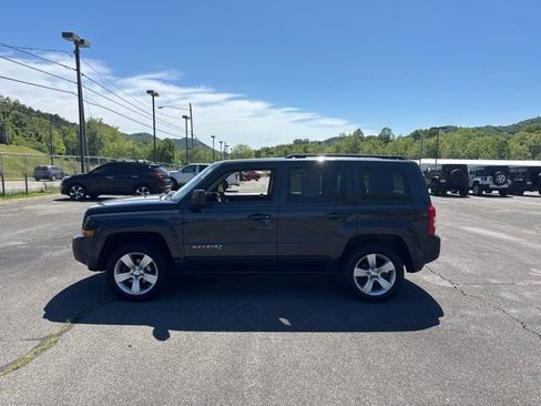 Used 2014 Jeep Patriot Latitude AWD/4WD image 5