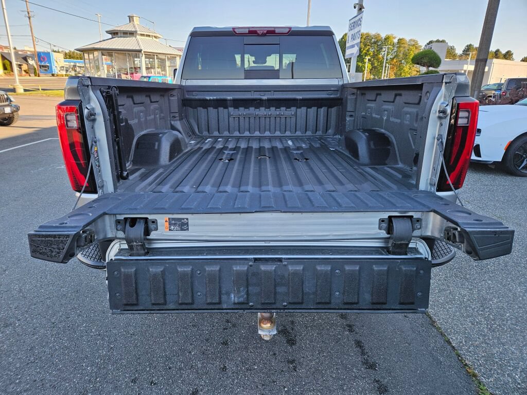 Used 2024 GMC Sierra 3500 Denali Ultimate AWD/4WD image 14
