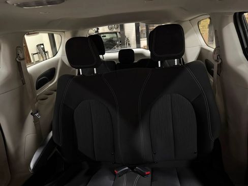 Used 2021 Chrysler Voyager L FWD image 43
