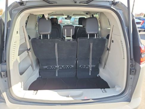 Used 2023 Chrysler Pacifica Touring-L image 25