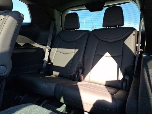 Used 2020 Cadillac XT6 Premium Luxury w/ LPO, Floor Liner Package image 10