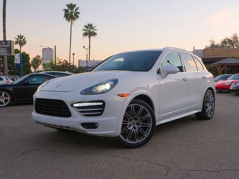 Used 2014 Porsche Cayenne GTS image 1