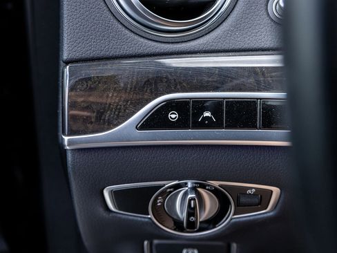 Used 2019 Mercedes-Benz S 560 Sedan image 31