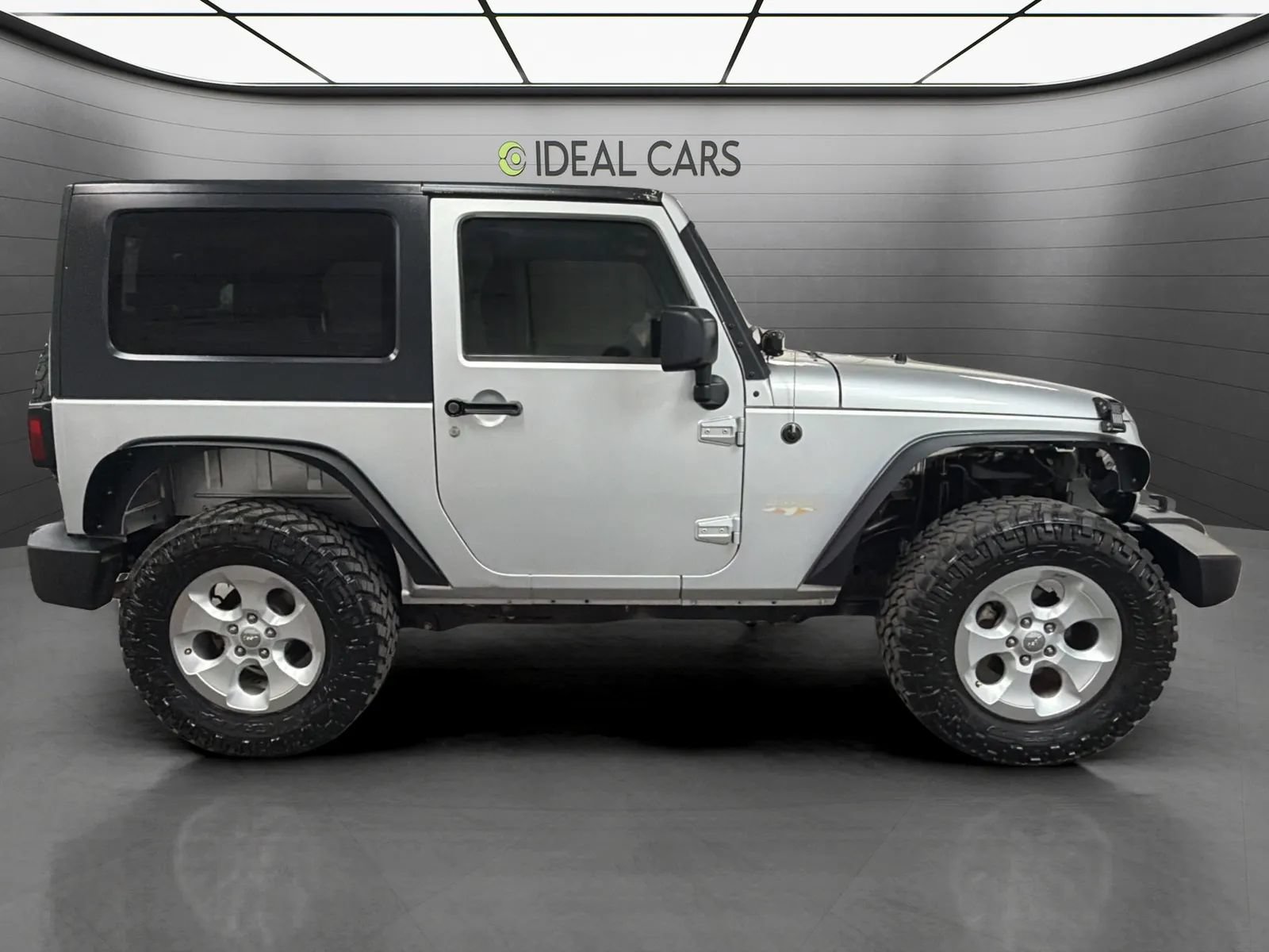 Used 2010 Jeep Wrangler Sahara w/ Dual Top Group AWD/4WD image 4