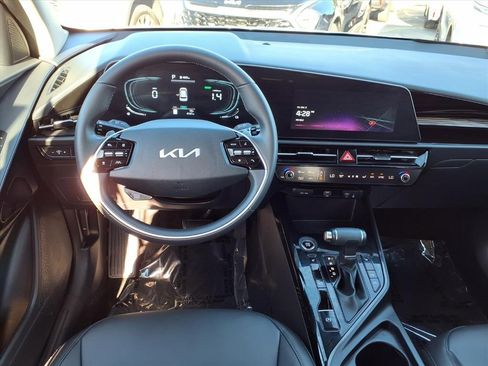 Certified 2025 Kia Niro EX image 11