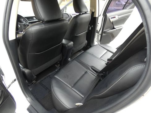 Used 2015 Lexus CT 200h image 48