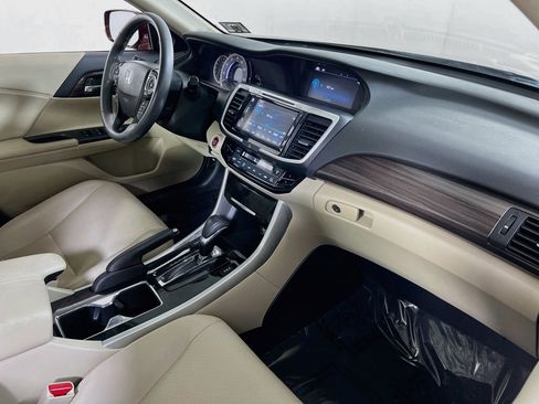 Used 2017 Honda Accord Touring image 28