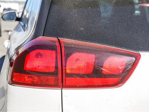 Used 2022 Kia Niro LXS image 13