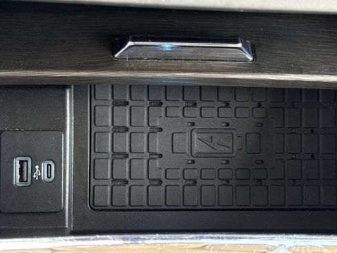 Used 2024 Ford Expedition Limited RWD image 21