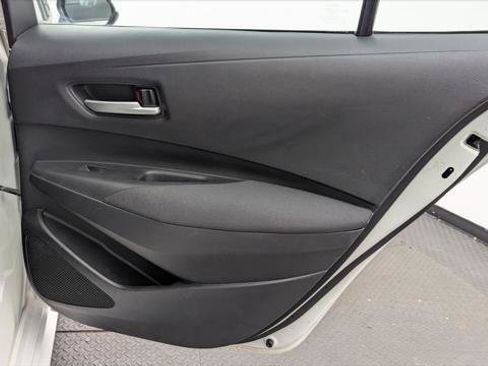 Used 2021 Toyota Corolla LE FWD image 19