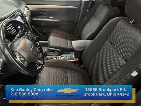 Used 2017 Mitsubishi Outlander ES image 9