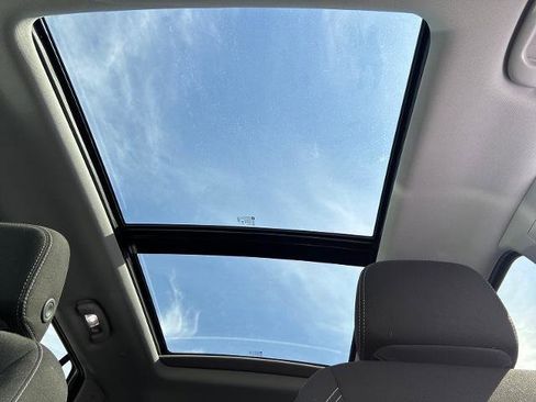 Used 2024 GMC Terrain SLE w/ Driver Convenience Package image 14