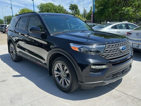 Used 2022 Ford Explorer XLT w/ Equipment Group 202A AWD/4WD image 3