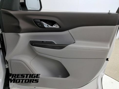 Used 2017 GMC Acadia SLT FWD image 30