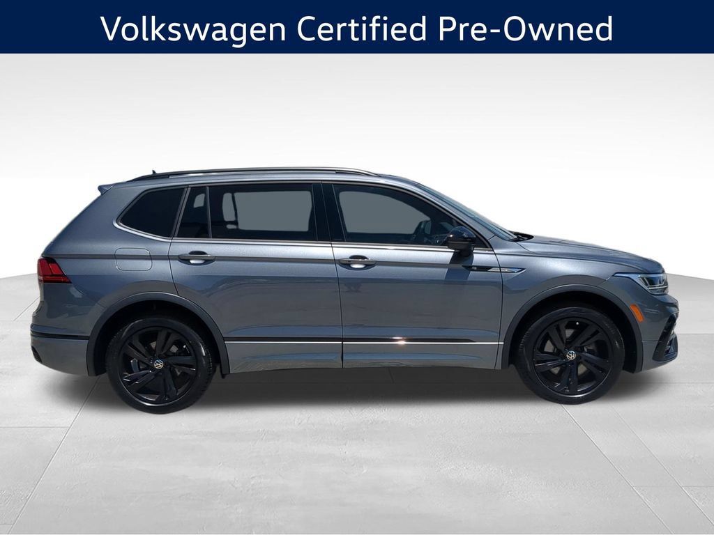 Certified 2024 Volkswagen Tiguan SE R-Line FWD image 2