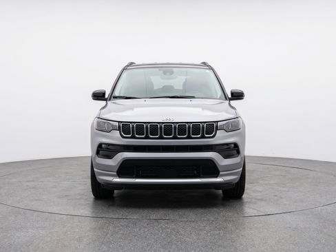 Used 2025 Jeep Compass Limited AWD/4WD image 2