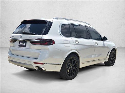 Used 2025 BMW X7 xDrive40i w/ Climate Comfort Package AWD/4WD image 5