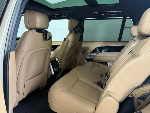 New 2026 Land Rover Range Rover Long Wheelbase SE AWD/4WD image 25