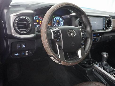 Used 2021 Toyota Tacoma Limited image 7