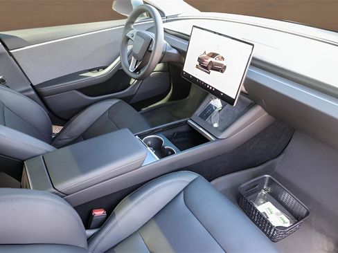 Used 2024 Tesla Model 3 Standard Range image 27