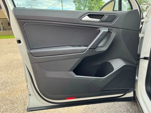 Used 2019 Volkswagen Tiguan SE w/ Panoramic Sunroof Package image 23