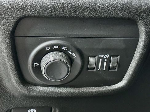Used 2023 Jeep Grand Cherokee L Laredo AWD/4WD image 17