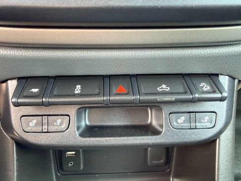 Used 2017 Chevrolet Colorado Z71 AWD/4WD image 18