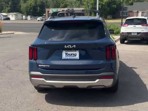 Certified 2025 Kia Sorento SX FWD image 6