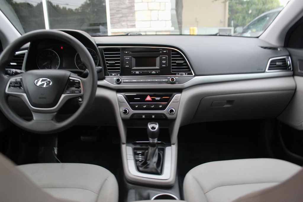 Used 2017 Hyundai Elantra SE FWD image 24