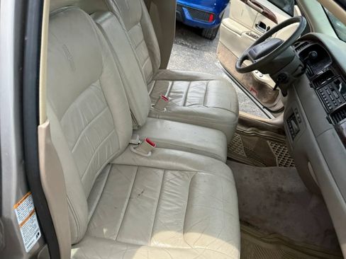 Used 2000 Lincoln Town Car Executive RWD image 19