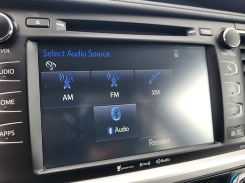 Used 2017 Toyota Highlander XLE image 26