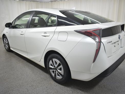 Used 2018 Toyota Prius One image 4