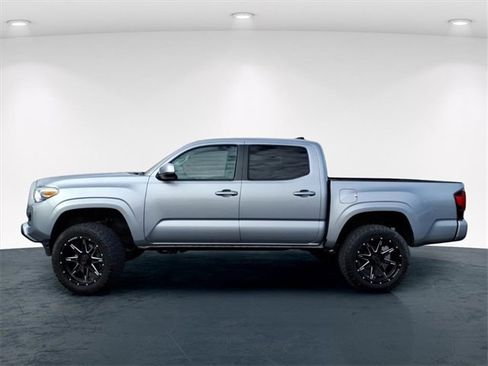 Used 2019 Toyota Tacoma SR image 3