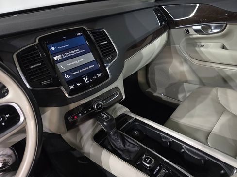 Used 2017 Volvo XC90 T6 Momentum w/ Vision Package image 24