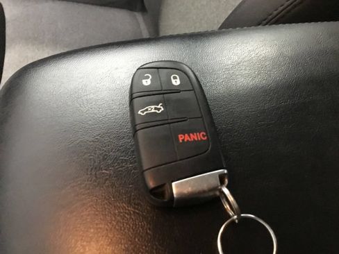 Used 2023 Chrysler 300 Touring RWD image 9